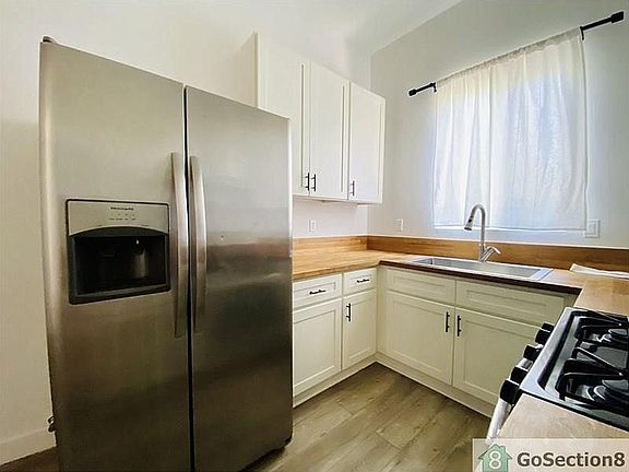 5th image of 923 1/2 W 41st Dr #925
