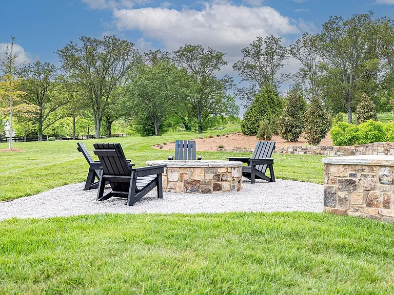 7628 Delancey Dr — Photo 11