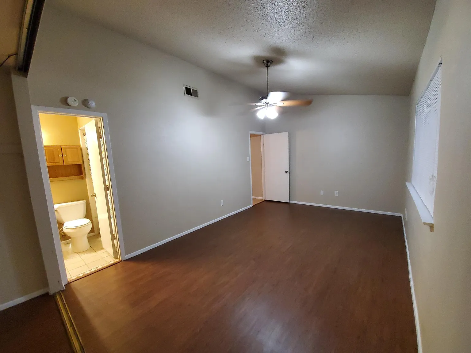 3 bed, 1251 sqft, $2,275 — Photo 4