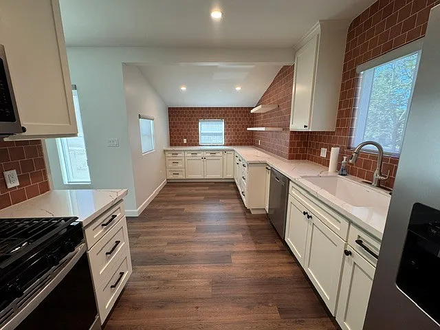 1351 Virginia Ave — Photo 25
