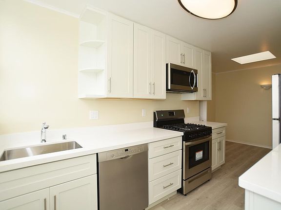 2nd image of 889 37th Ave