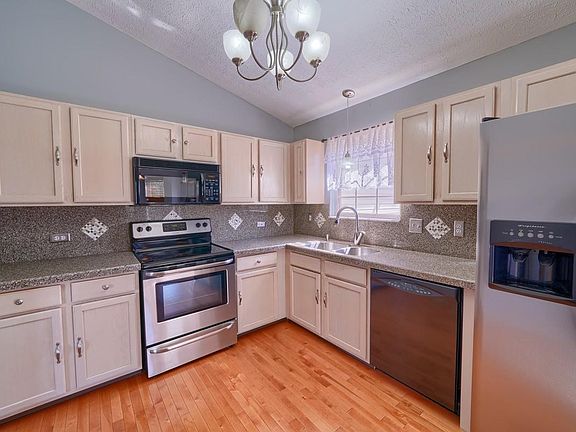 3rd image of 1736 Quail Meadows Dr