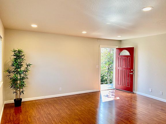 3rd image of 695 Sierra Vista Ave APT 3