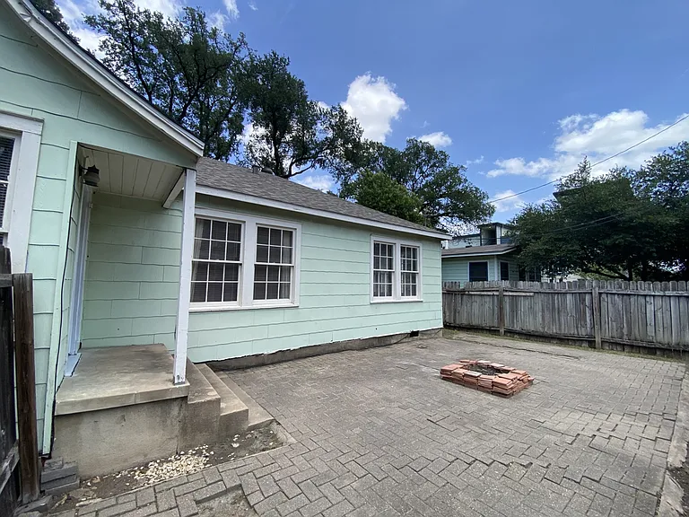 3901 Willbert Rd — Photo 5