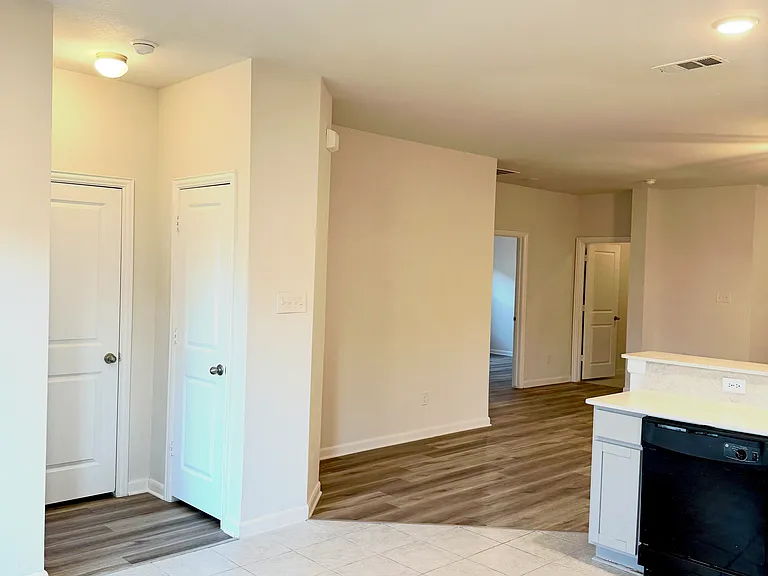 2075 Hartley Dr — Photo 5