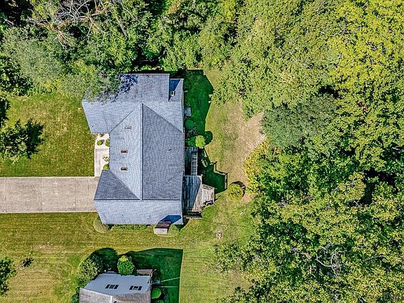 4th image of 845 Parkview Dr