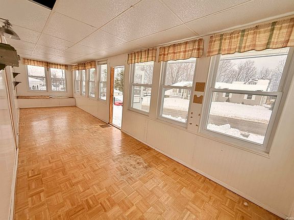 2nd image of 305 Walker St