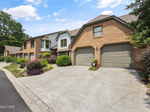 2nd image of 946 Ethans Glen Dr