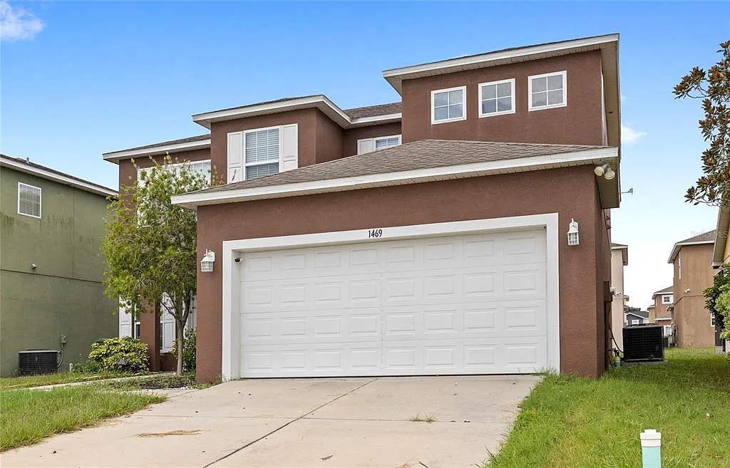 3 bed, 2.0 bath, 1912 sqft, $2,400 — Photo 3
