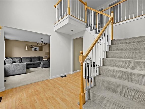 3rd image of 56 Sherwood Ln