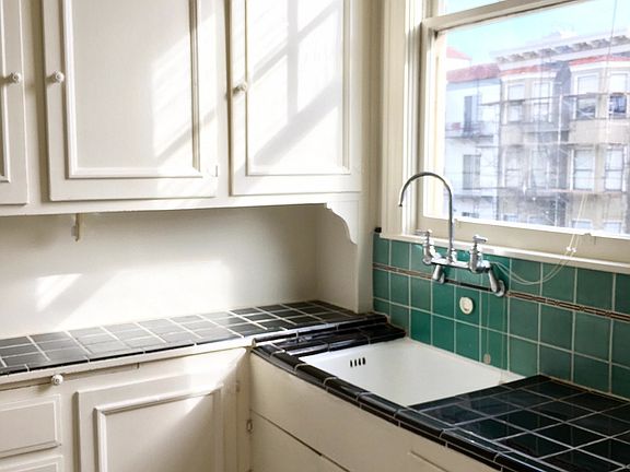 5th image of 1900 Jefferson St APT 202
