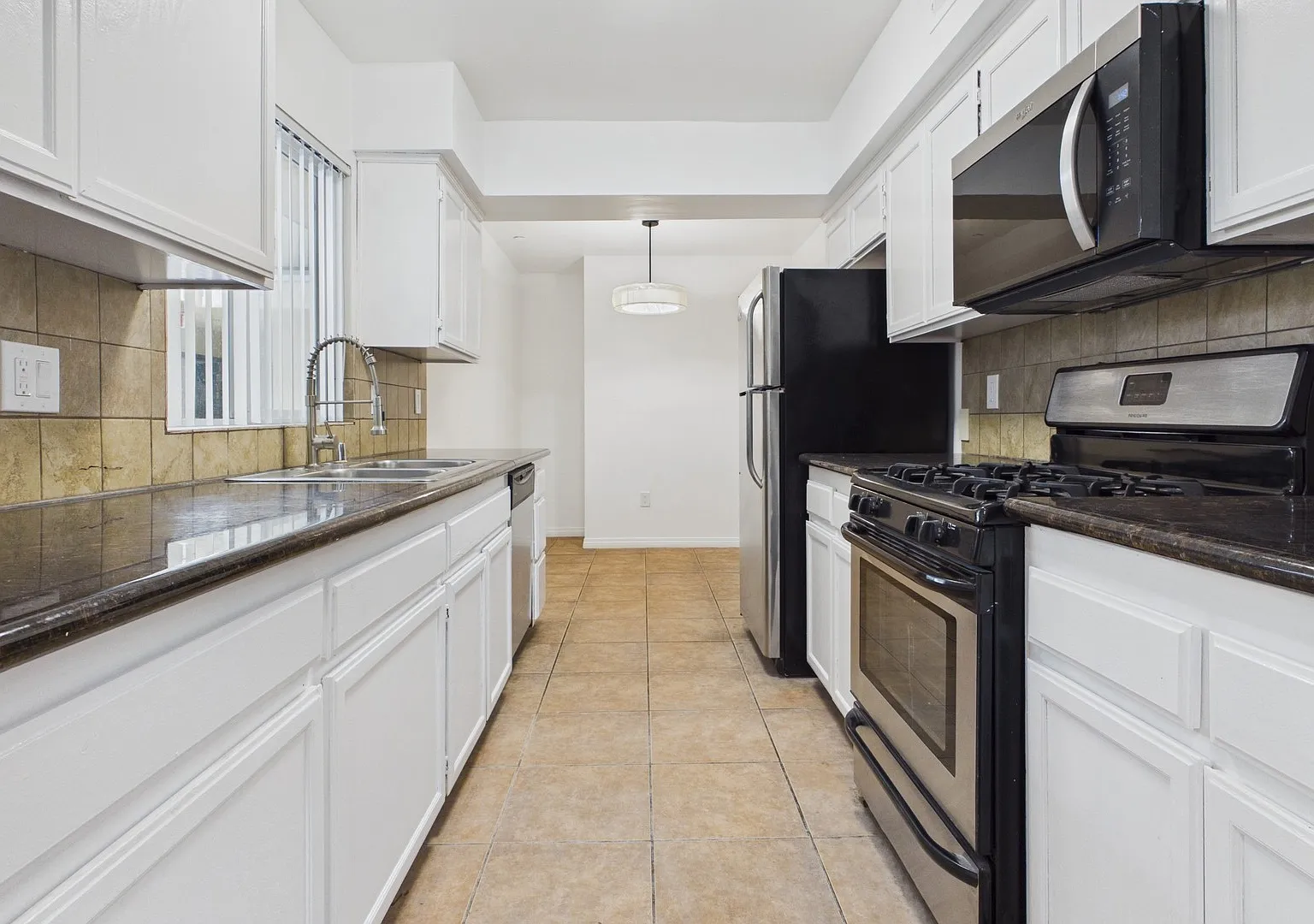 Wilcox Luxury Apartments — Photo 2