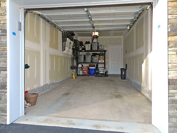 5th image of 341 Pond Ln