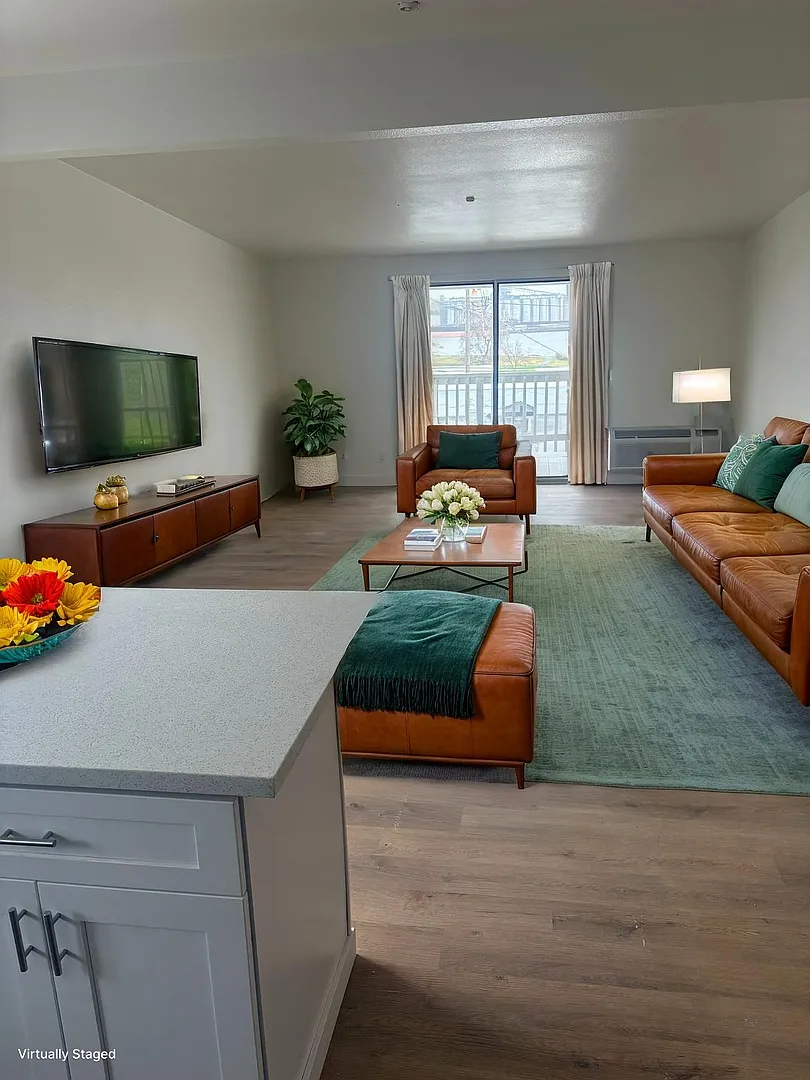 Columbia View Apts — Photo 1