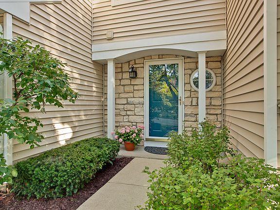 2nd image of 200 Parkview Dr