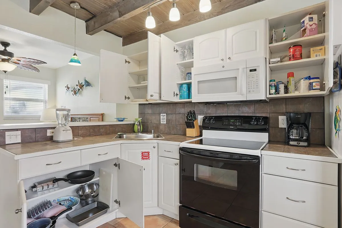 1381 S Orlando Ave — Photo 2