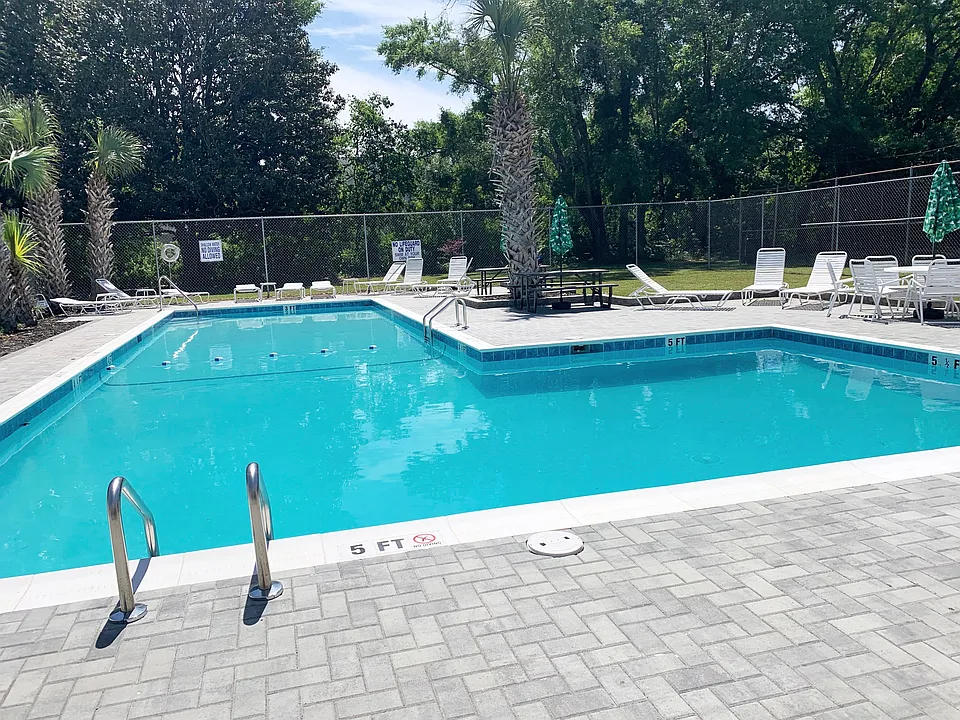 704 Harbor Ln