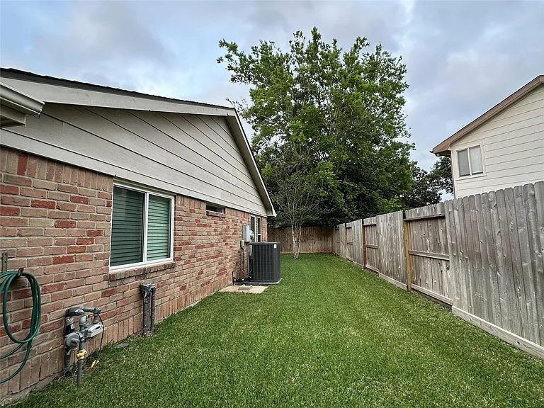 2211 Brook View Ln — Photo 16