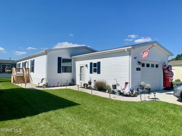 203 Meadowood Dr, Walbridge, OH 43465