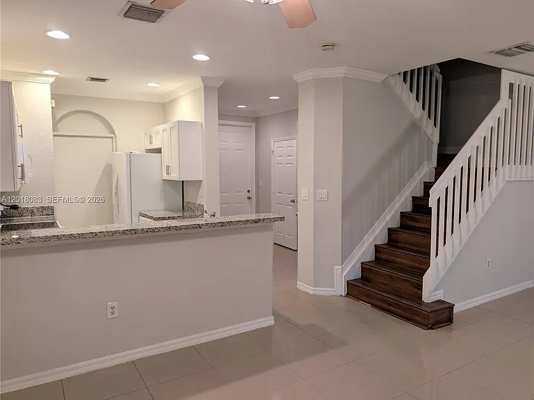 6009 SW 19th St #6009 — Photo 3