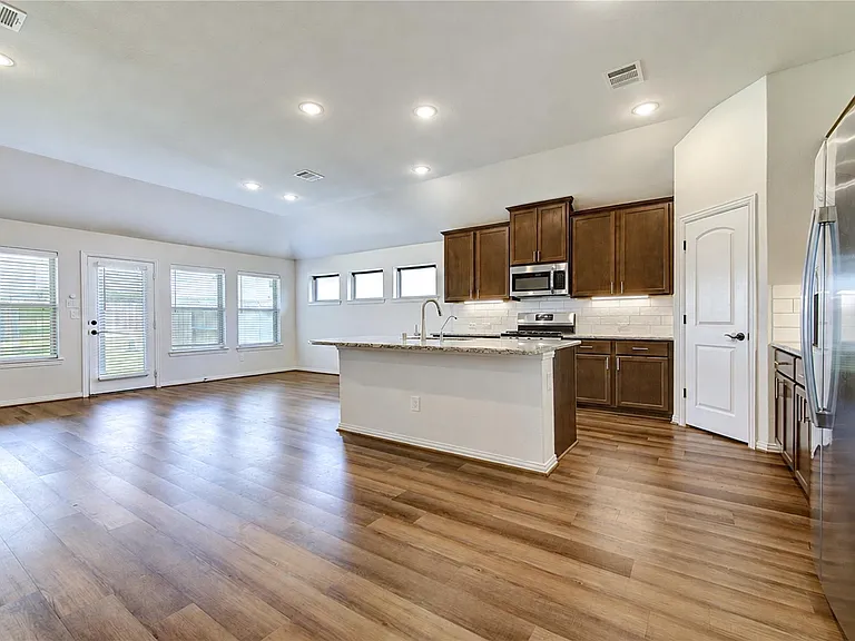 101 Sunray Creek Dr — Photo 8