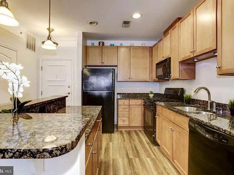 1451 Belmont St NW #402 — Photo 11