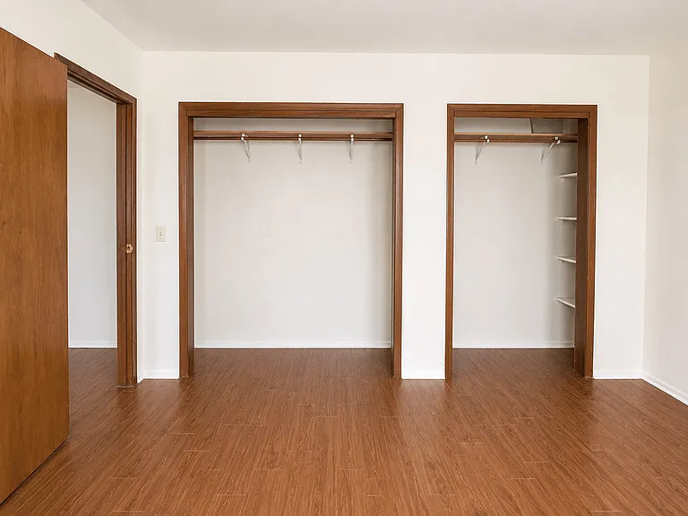 876 Chapel Dr — Photo 3