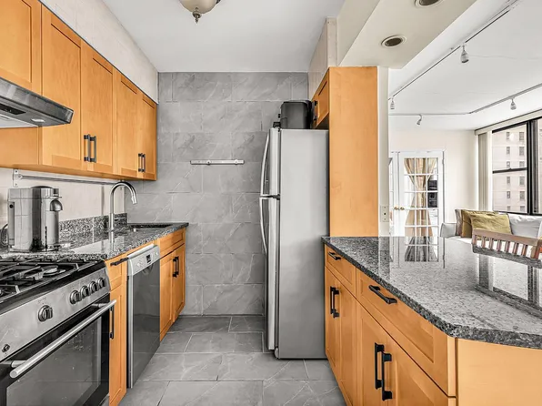 301 E 45th St APT 10E, New York, NY 10017