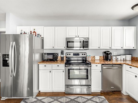 5th image of 920 SW 109th Avenue
