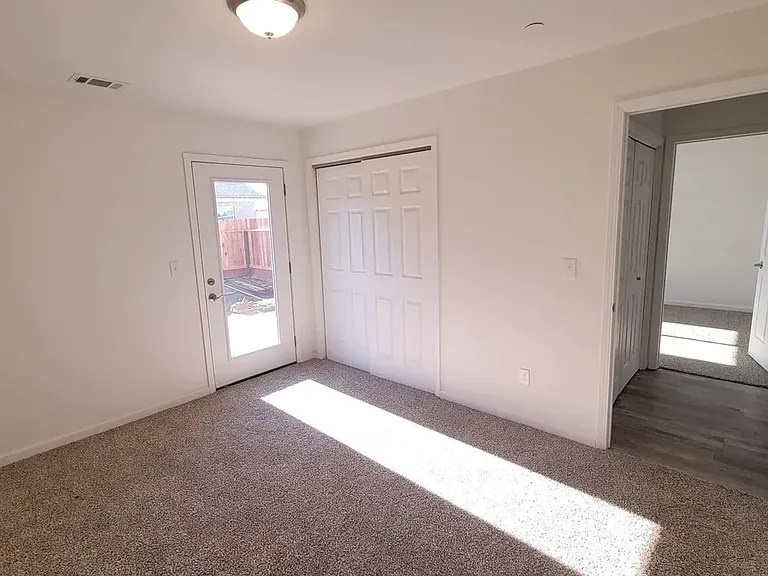 300 N Soderquist Rd #2 — Photo 8