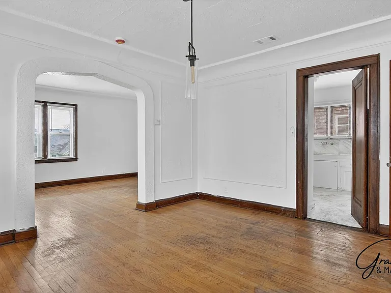 10343 - 10345 Crocuslawn St - Pura Vida Properties — Photo 7