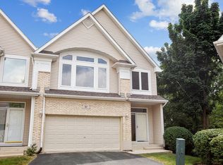 387 Aaron Ln, Bolingbrook, IL 60440