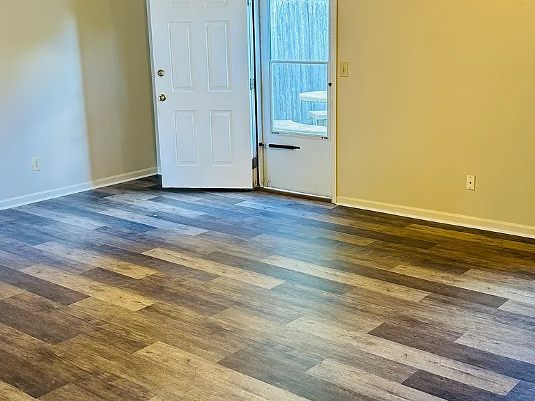 2553 Hickoryvale Dr — Photo 4