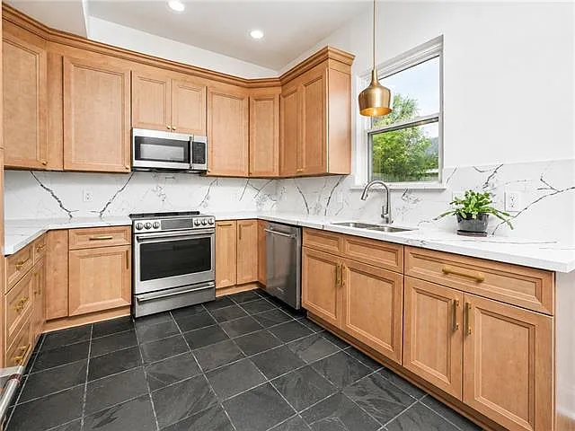 3704 Severn Ave — Photo 11