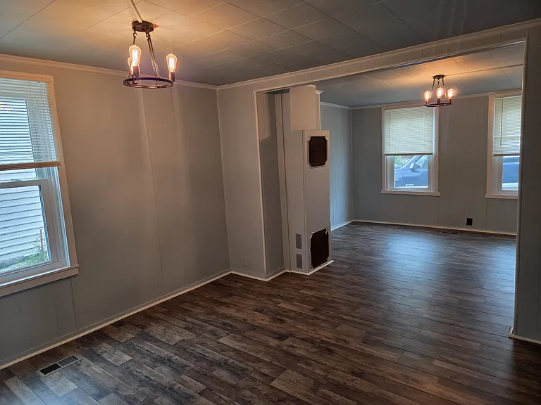 208 E Liberty St — Photo 8