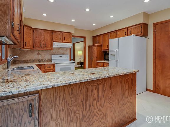 4th image of 22206 S Eastcliff Dr