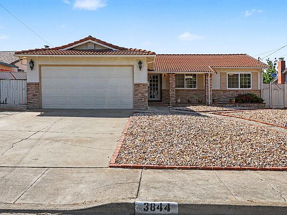 2nd image of 3844 Los Altos Pl