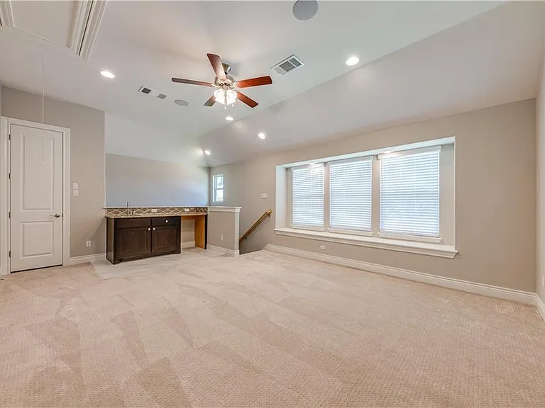 705 Campino Dr — Photo 11