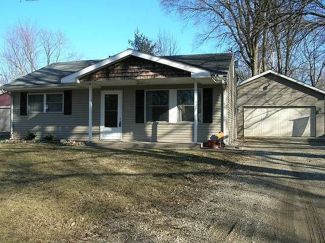 1414 Rosewood Dr photo 1