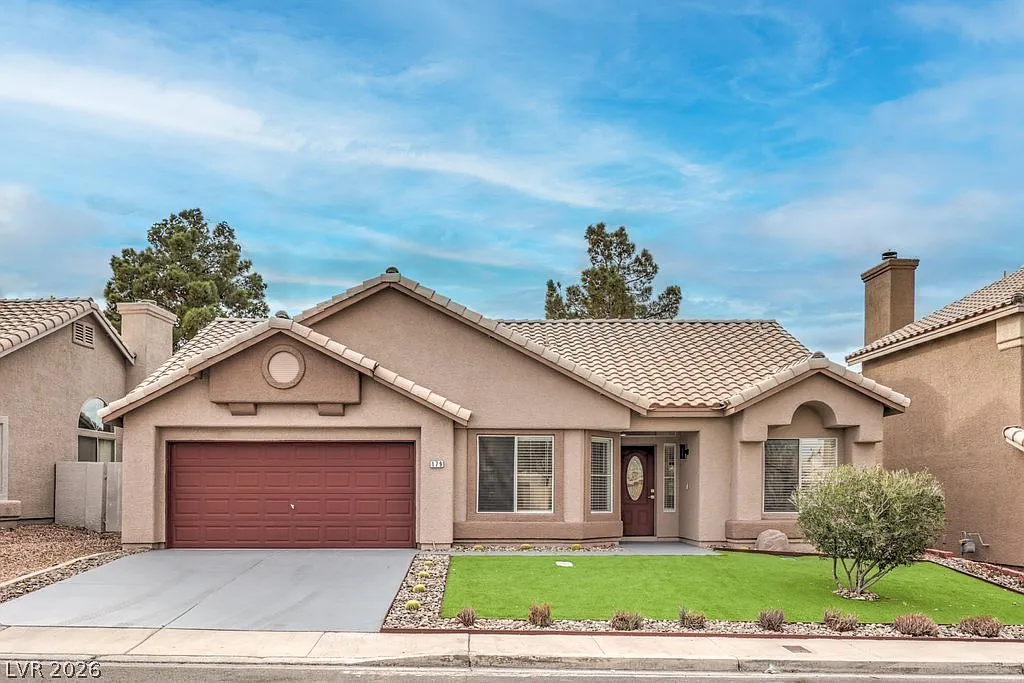 3 bed, 2.0 bath, 1263 sqft, $3,995 — Photo 1
