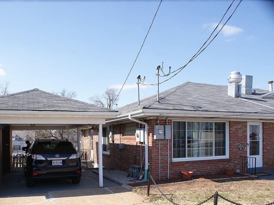 House with carport