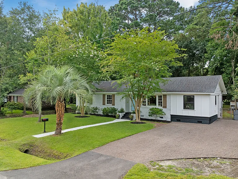 1215 Byron Rd — Photo 2
