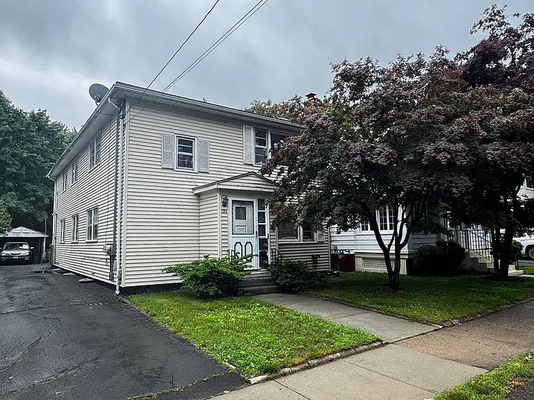 156 Putnam Ave — Photo 1
