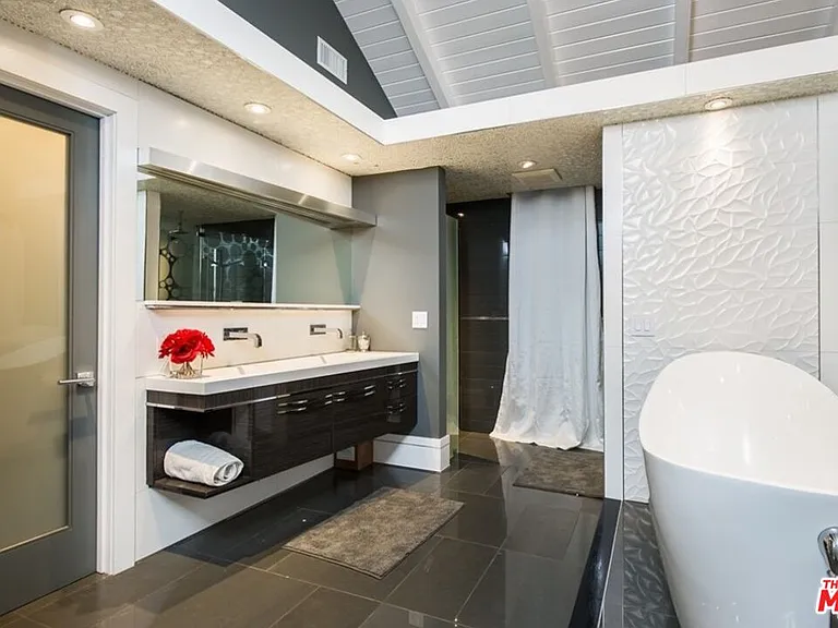 12318 W Sunset Blvd — Photo 24