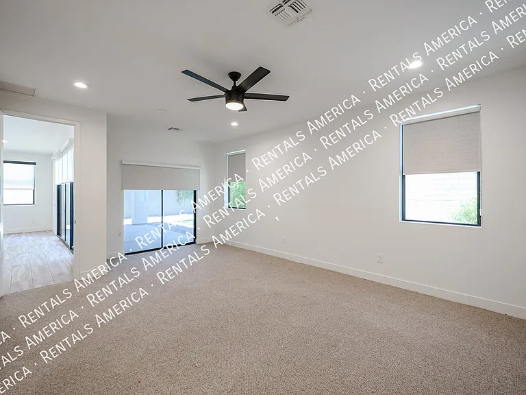 2418 E Amelia Ave — Photo 38