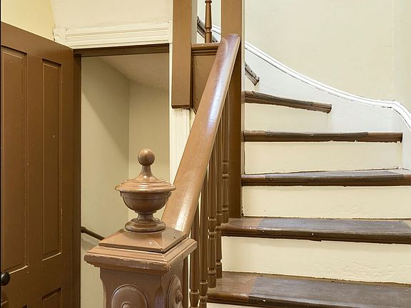 stair way to bedrooms