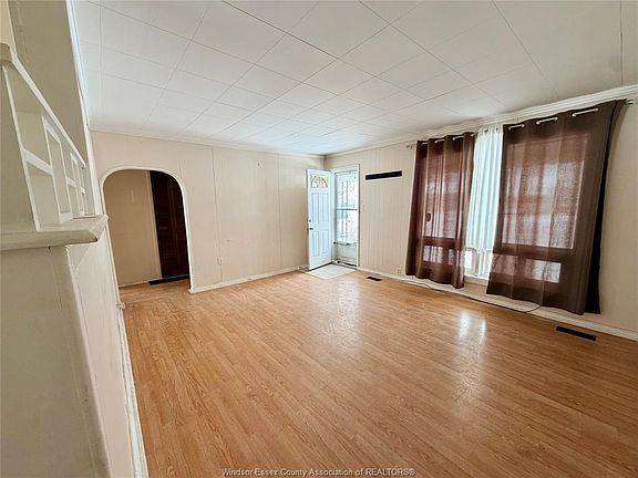 3rd image of 1651 Aubin Rd