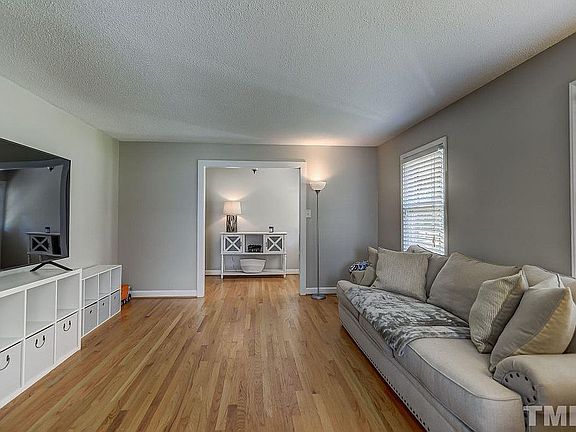 3rd image of 416 Clarion Dr
