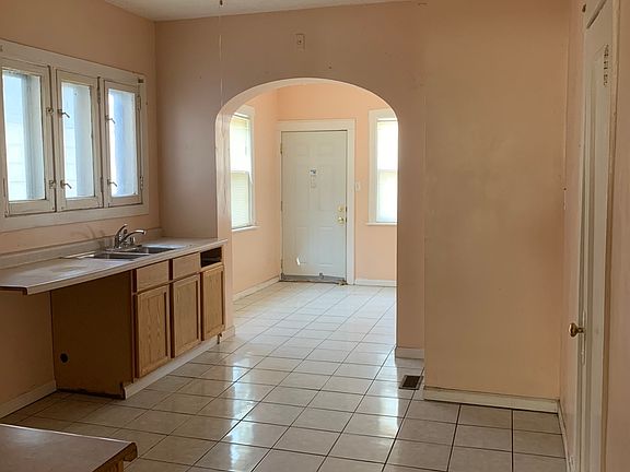 4th image of 1430 N Mayfield Ave