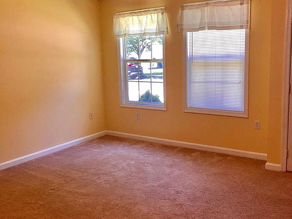 3rd image of 634 Hollyday St